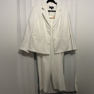 Evan Picone all white suit